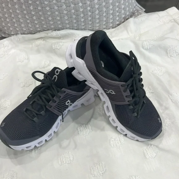 ON Cloudswift Sneakers SZ 6 women Shark / Shadow - Picture 11 of 15